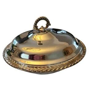 W.M. Rogers Silverplate Serving Bowl W/ Lid & Pyrex Glass Insert 11” Round 4162